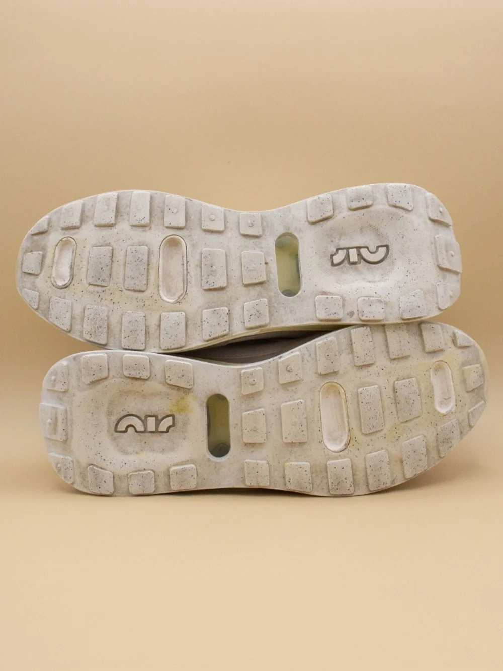 Nike Air Max Pre-Day Phantom Light Bone Athletic Shoes DM8259-001 Women's Size 8